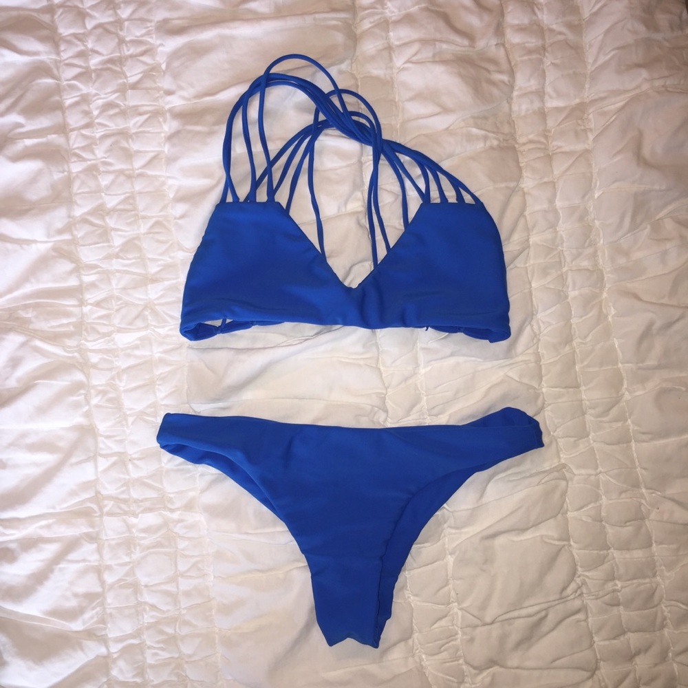 Mikoh set- blue banyans top and Lahaina bottoms